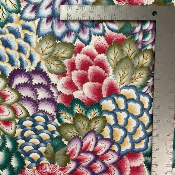 Vintage Croscill Home Fashions colorful chintz floral tablecloth 72” x 70” - Picture 4 of 8